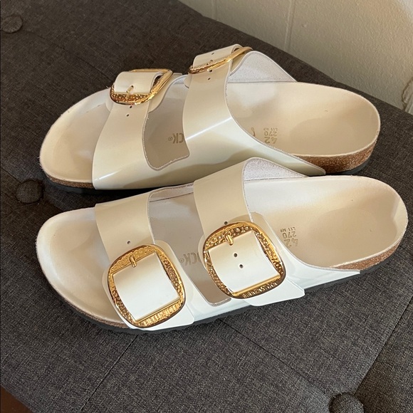 Birkenstock bid buckle Cream Sandals with Gold Buckles - Picture 3 of 9